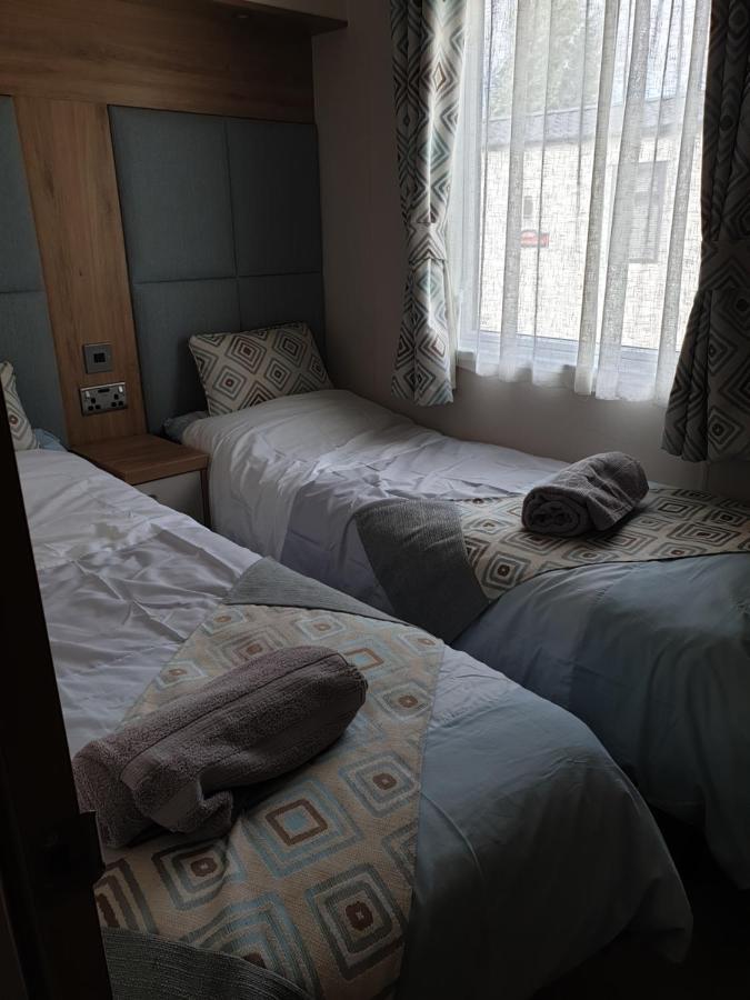 Luxury Tattersall Lakes Hot Tub Staycation 6 Berth Luxury Caravan 塔特舍尔 外观 照片